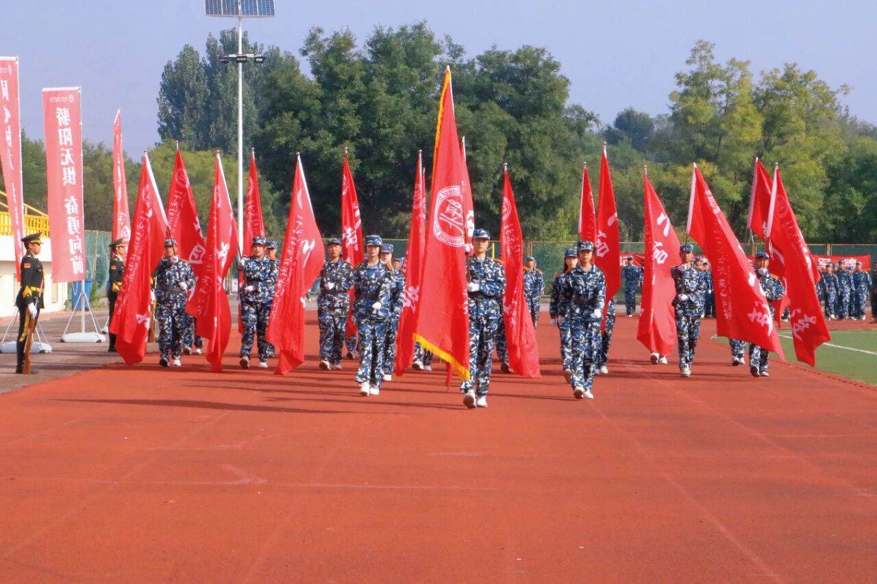 beat365中文官方网站隆重举办2025年学生军训闭营仪式